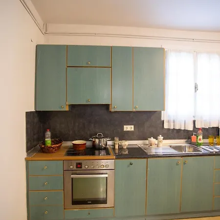 Traditional With Garden, Also For Gatherings ,15 Minutes From Airport Selanik