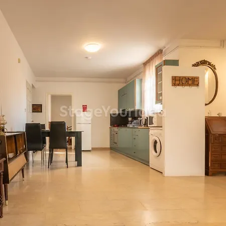 Traditional With Garden, Also For Gatherings ,15 Minutes From Airport Daire Selanik